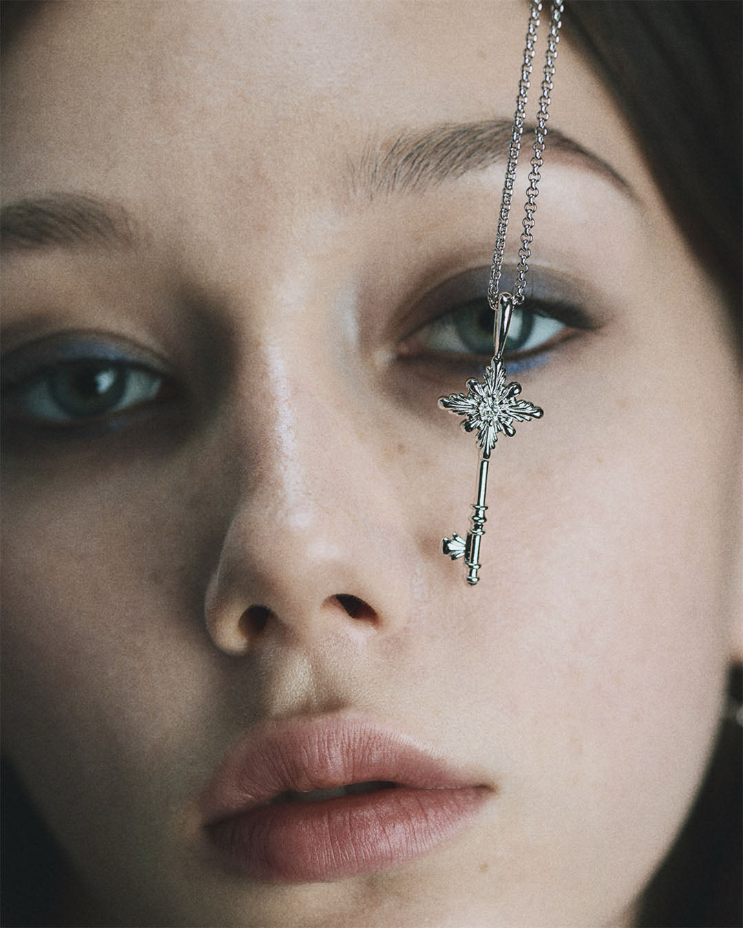 BLOOM Iris Key Diamond Pendant