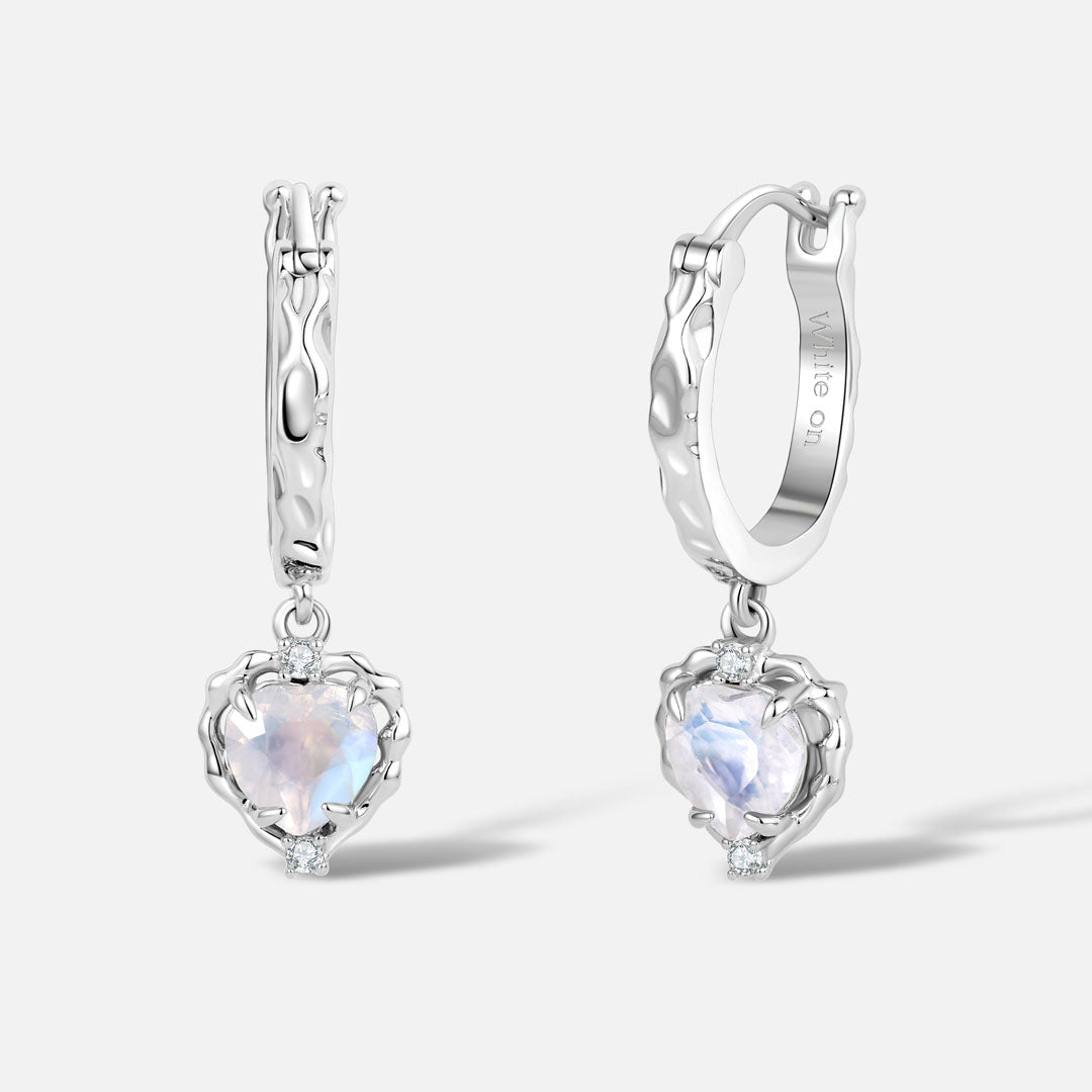 愛心月亮石耳環圈 | White on