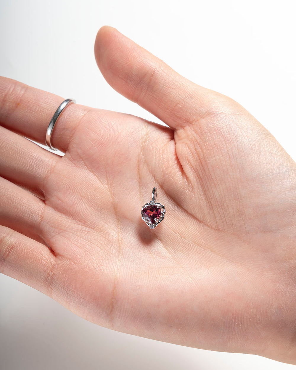 Wavy Heart 愛心鎂鋁石榴石925銀吊墜