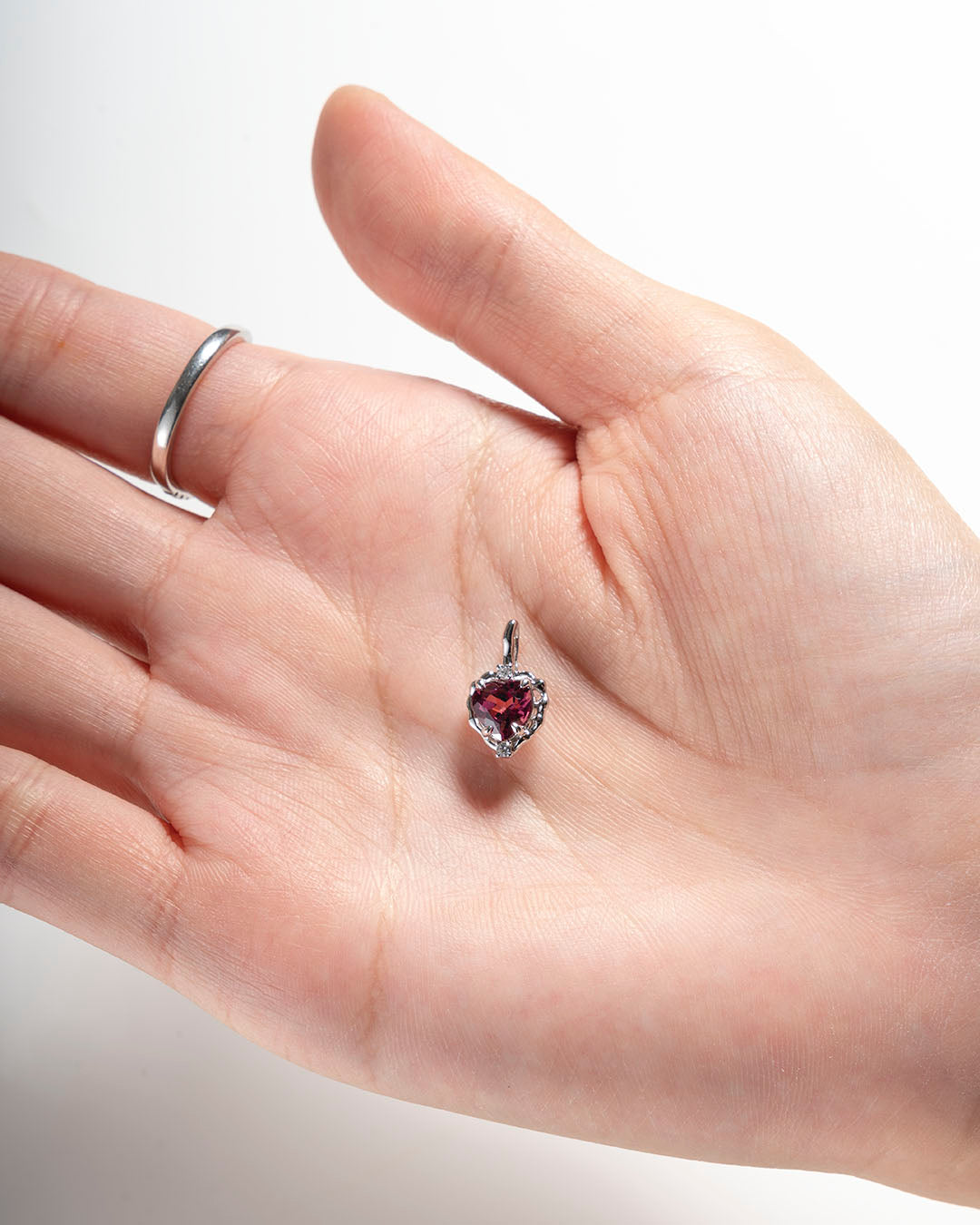 Wavy Heart 愛心鎂鋁石榴石925銀吊墜