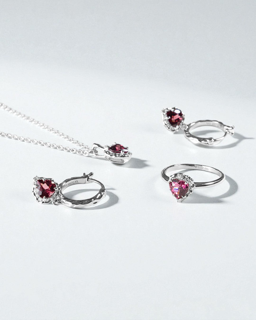 Wavy Heart 愛心鎂鋁石榴石925銀戒指