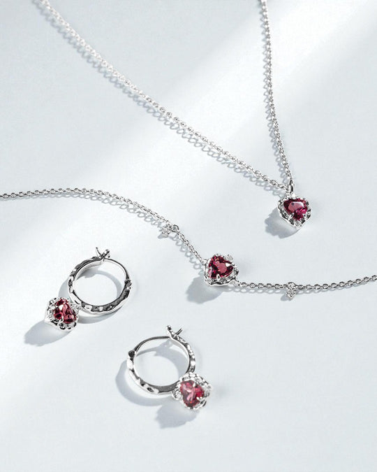 Wavy Heart 愛心鎂鋁石榴石925銀耳環圈