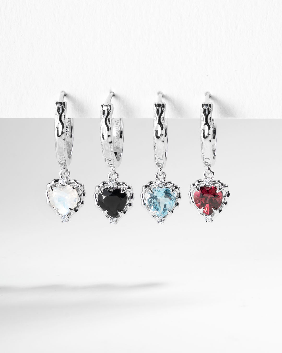 Wavy Heart 愛心鎂鋁石榴石925銀耳環圈