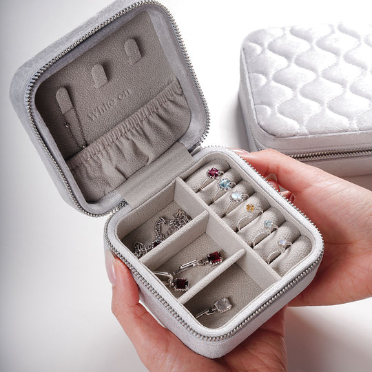 White on 霧灰絲絨首飾盒