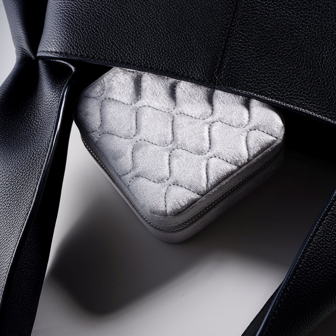 White on 霧灰絲絨首飾盒