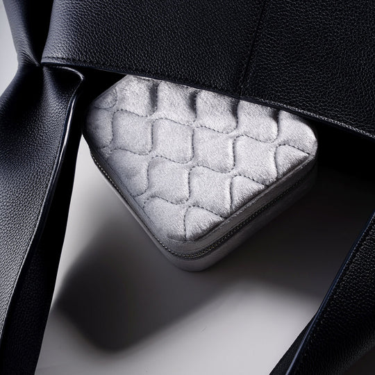 White on 霧灰絲絨首飾盒