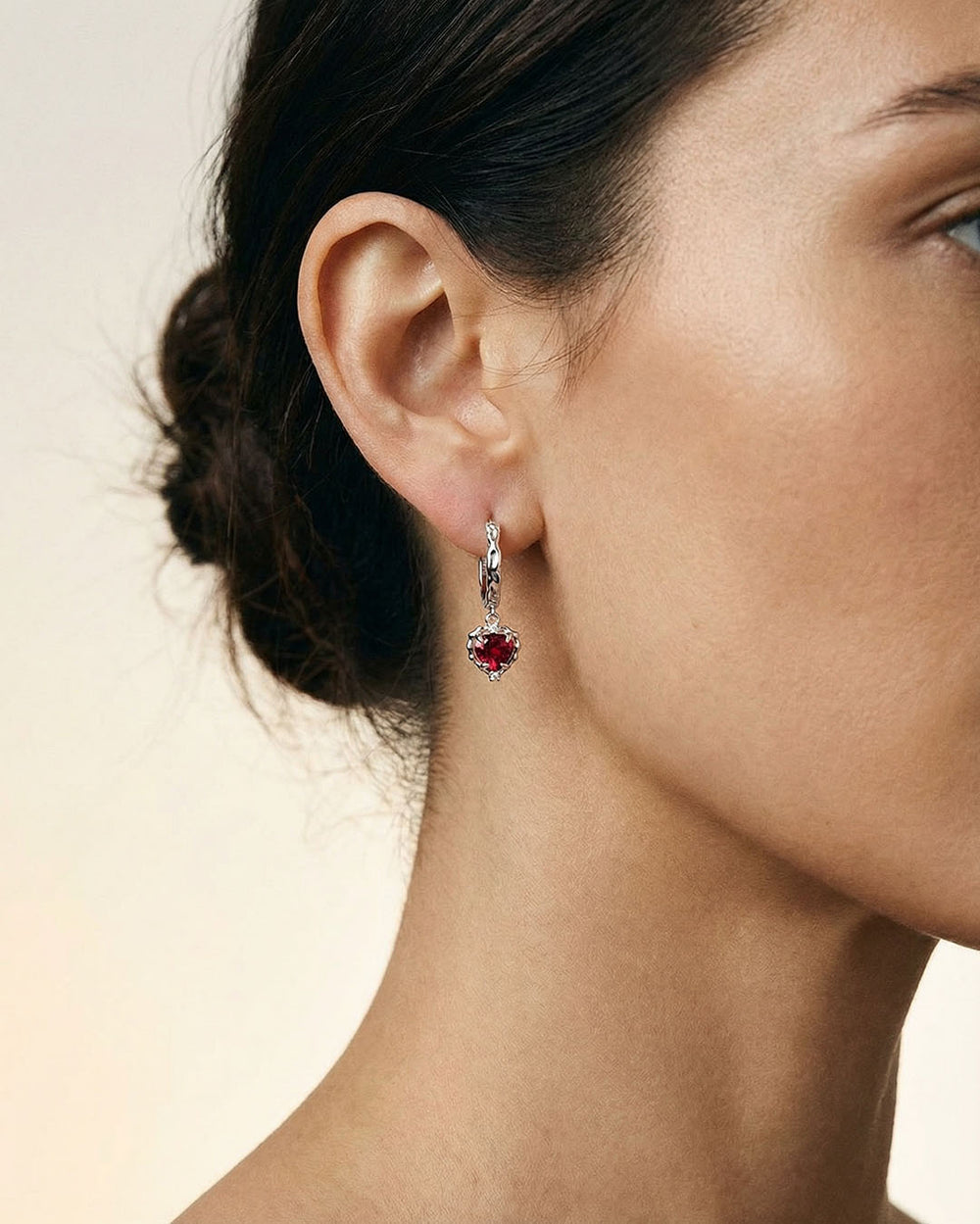 Wavy Heart愛心鎂鋁石榴石耳環圈