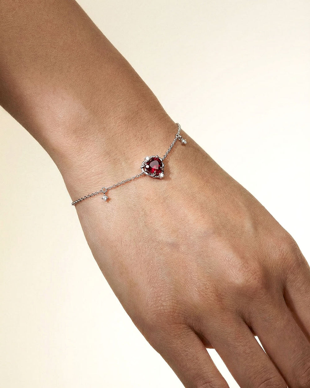 Wavy Heart 愛心鎂鋁石榴石手鍊