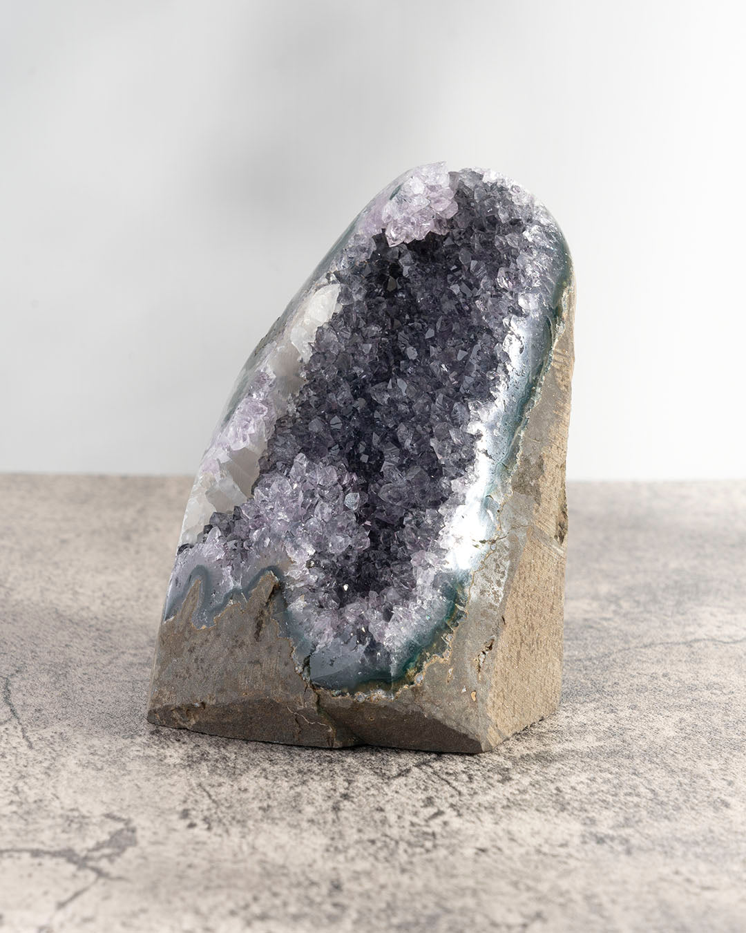 紫水晶鎭 Amethyst Standing Geode